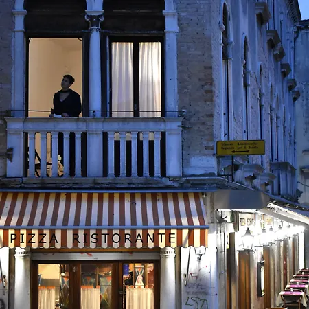 Veniceluxury Hostel